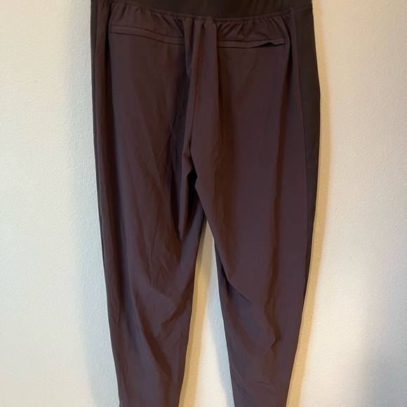 Athleta recycled plastic pants - Picture 3 of 9